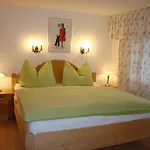 Haus Waldrand Apartament